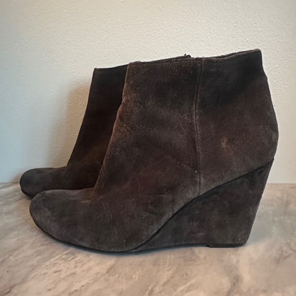 Dolce Vita Suede Wedge Ankle Boots Women’s Size 9